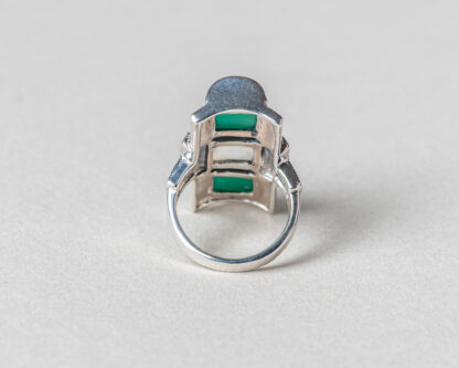 Anillo realizado a mano en plata con marcasitas, jade verde y madreperla