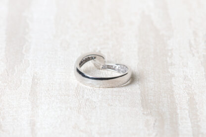 Anillo de pedida en plata con circonitas