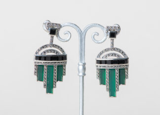 Pendientes Eloise realizados a mano en plata con marcasitas, jade verde natural y ónix