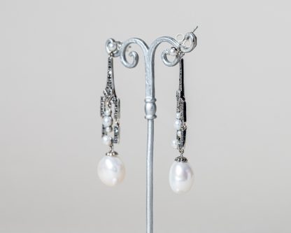 Pendientes Monaco realizados a mano en plata con marcasitas y perlas de agua dulce