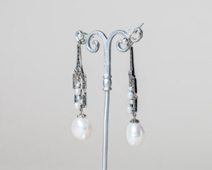 Pendientes Monaco realizados a mano en plata con marcasitas y perlas de agua dulce