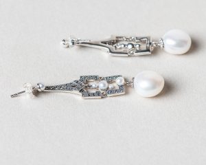 Pendientes Monaco realizados a mano en plata con marcasitas y perlas de agua dulce
