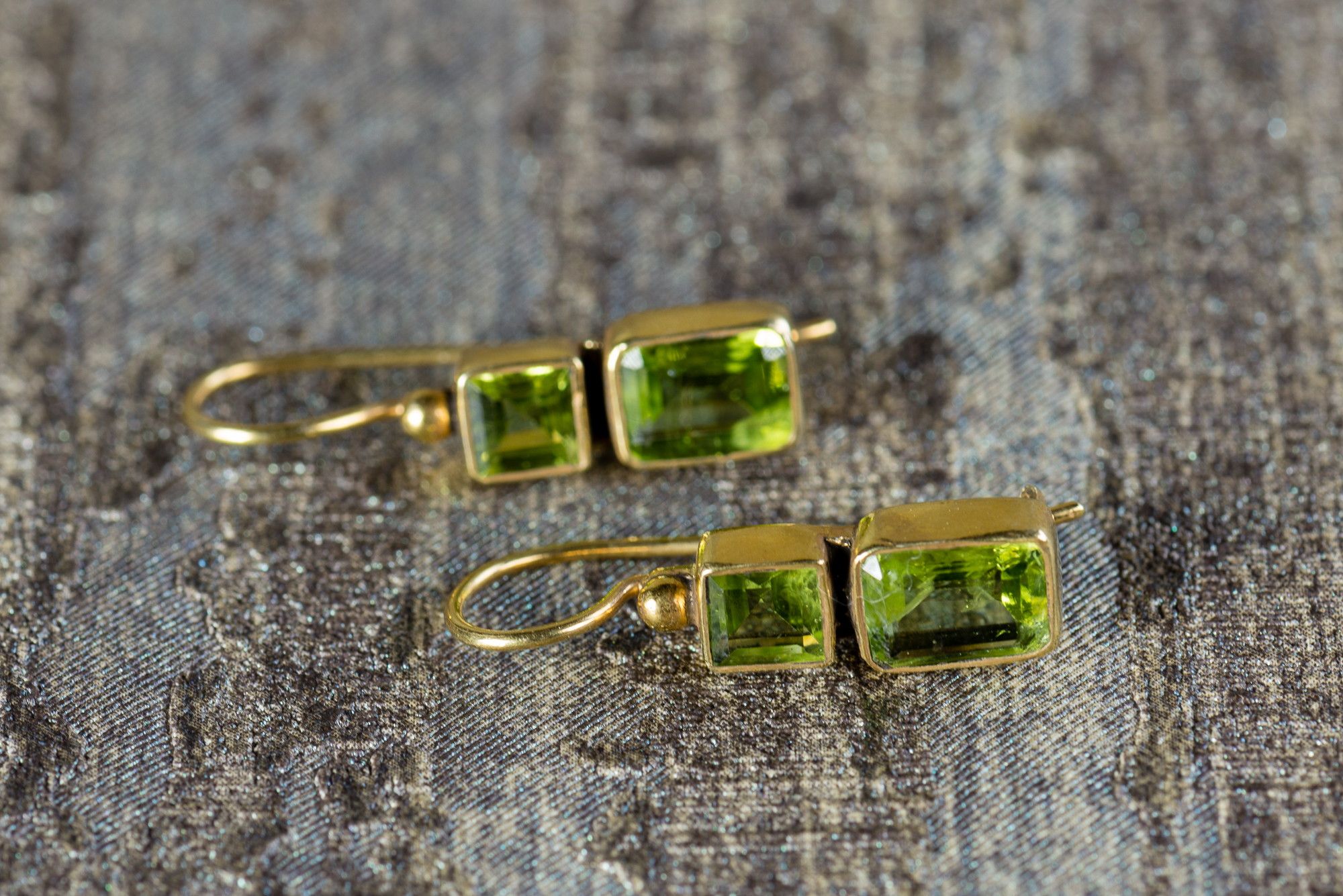 Pendientes Howard peridoto en plata dorada con piedra natural