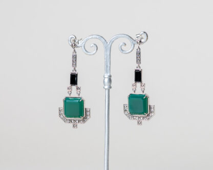 Pendientes realizados a mano en plata con marcasitas, jade verde natural y ónix