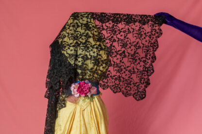 Mantilla antigua de seda negra