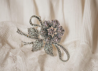 Broche Fabiola