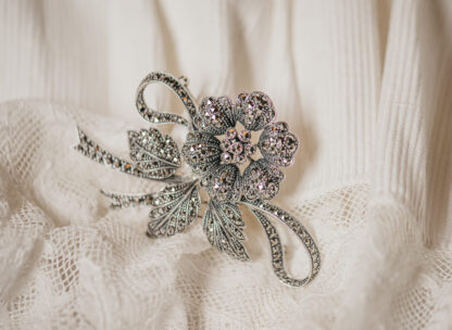Broche Fabiola