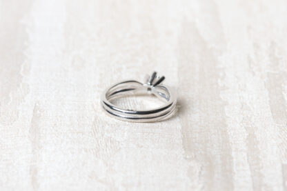 Anillo de pedida en plata con un solitario de circonita