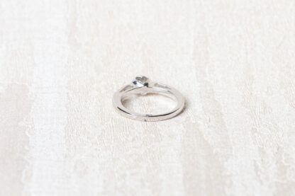 Anillo de pedida de plata y circonitas