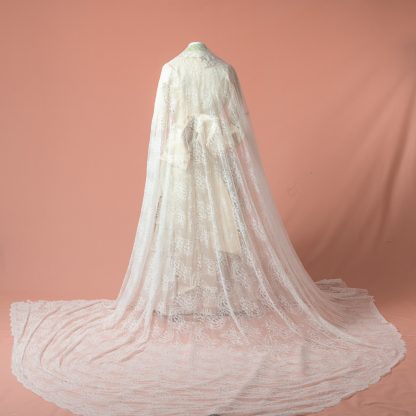 Velo de novia blanco reproduccion del siglo XIX