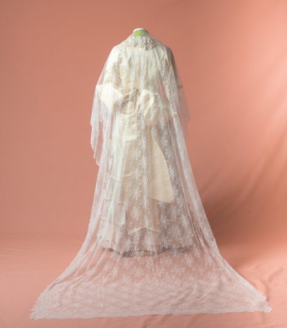 Mantilla de novia Nolina reproduccion del siglo XIX