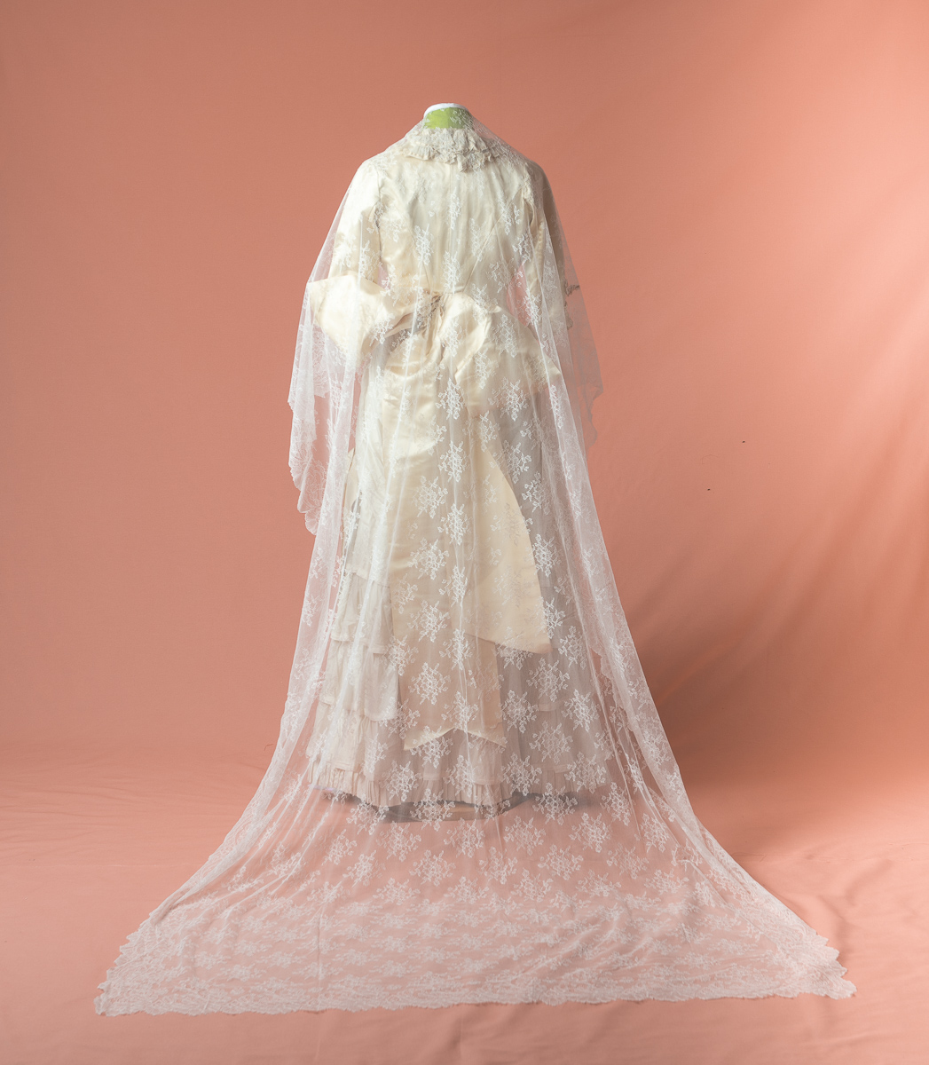 Mantilla de novia Nolina reproduccion del siglo XIX