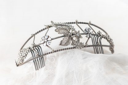 Diadema de plata y circonitas para novia