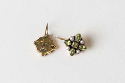 Pendientes de plata dorada con peridoto y perlas