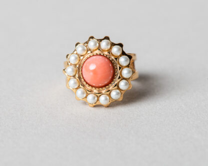 Anillo Adiel en plata dorada con perlas de agua dulce y coral