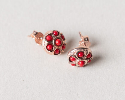 Pendientes Aplis coral. Realizados a mano son una reproduccion de una joya de la epoca Victoriana
