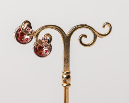 Pendientes Aplis coral. Realizados a mano son una reproduccion de una joya de la epoca Victoriana