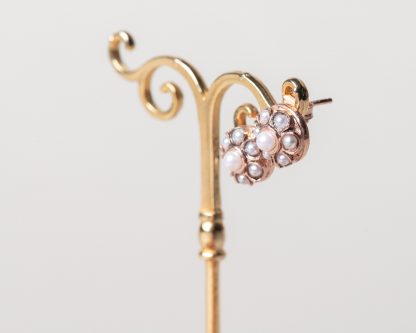 Pendientes Aplis perla. Realizados a mano son una reproduccion de una joya de la epoca Victoriana