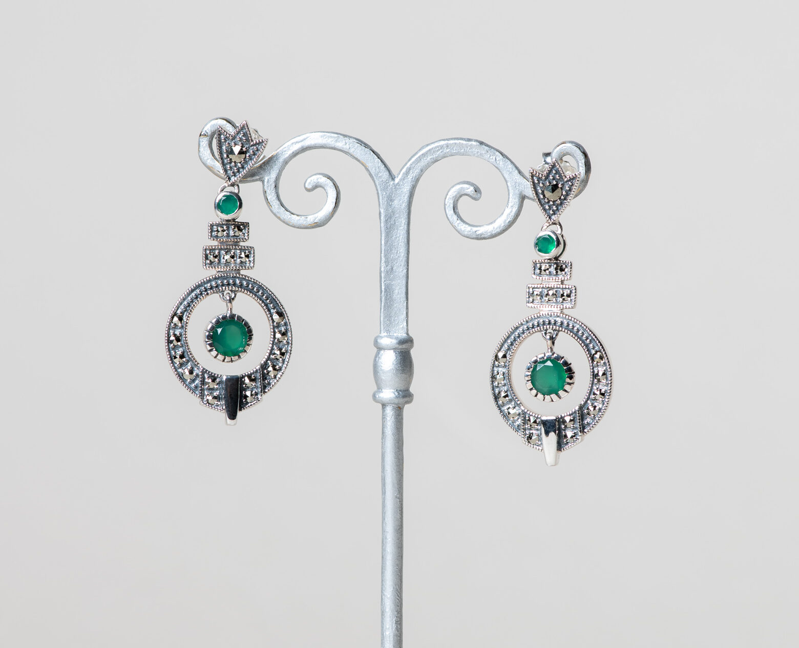 Pendientes Ereso realizados a mano en plata con marcasitas y jade verde natural