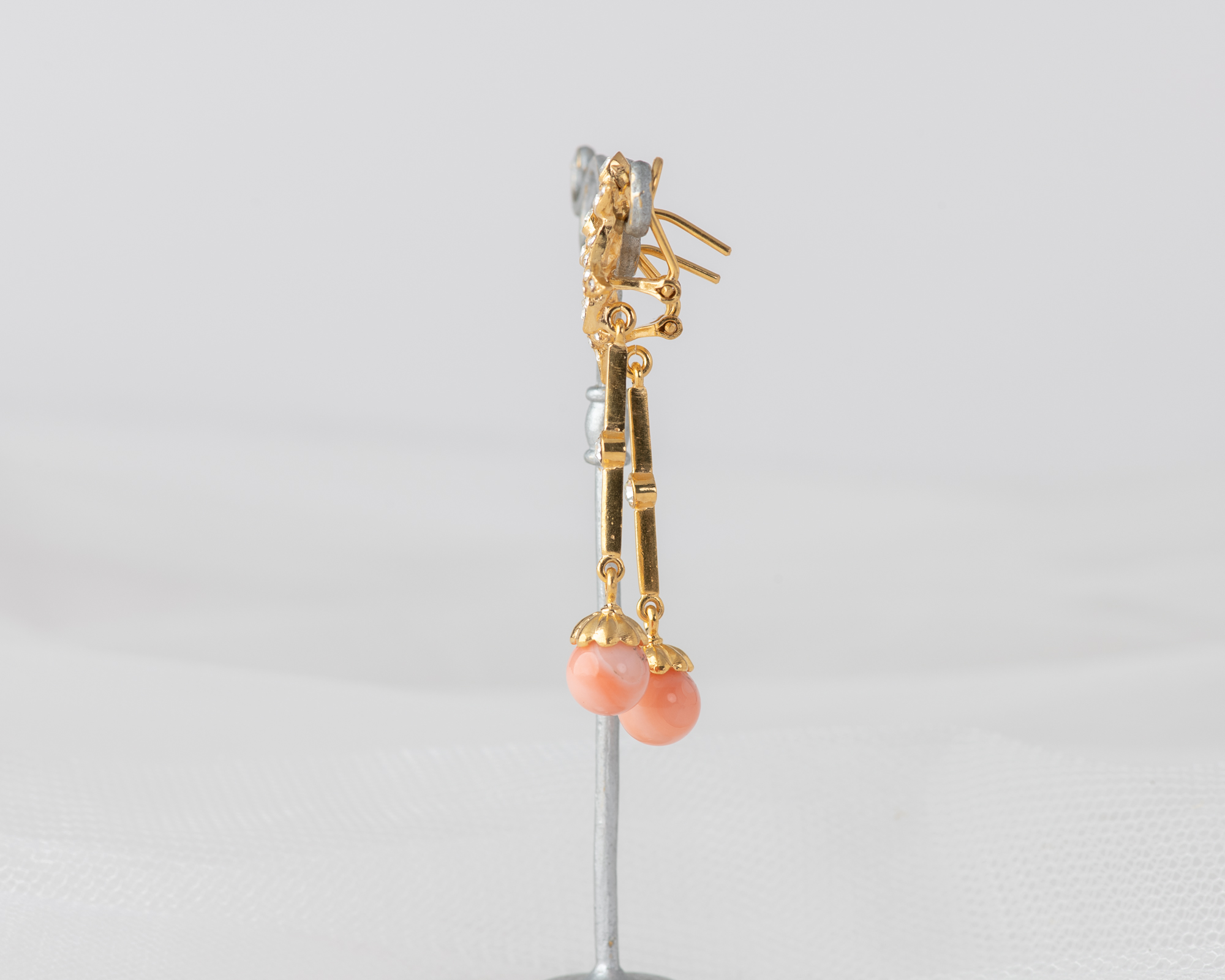 Pendientes Basty Coral Largo Dorado