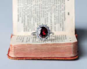 Anillo Diana Granate