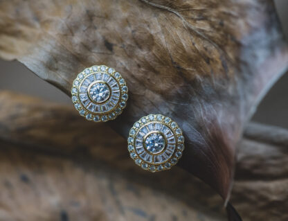 Pendientes Ojo de Perdiz Botón Blanco Pequeño Dorado