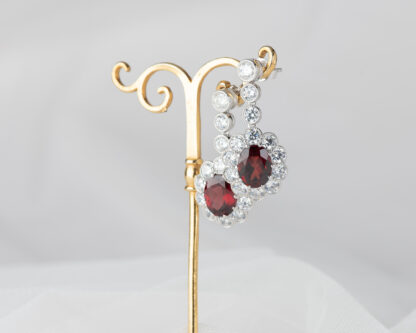 Pendientes Diana Granate Largo