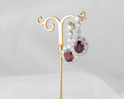 Pendientes Diana Granate Largo