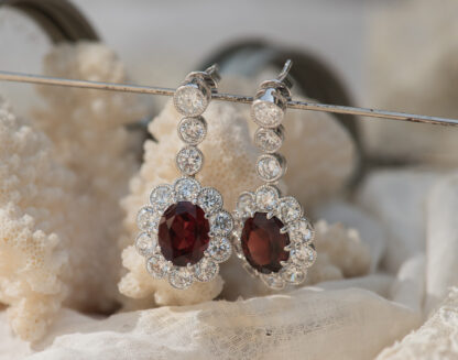 Pendientes Diana Granate Largo