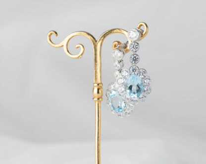 Pendientes Diana Topacio Azul Largo