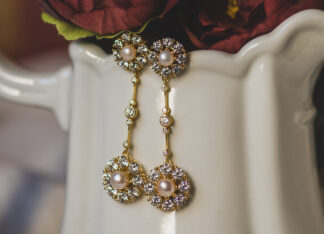 Pendientes Blom Largo Perla Dorado